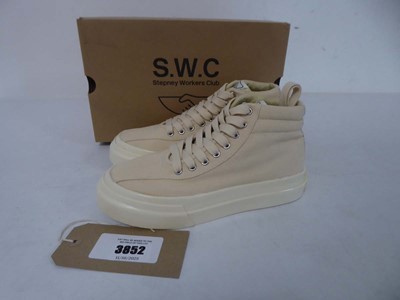 Lot Stepney Workers Club varden canvas shoes in...