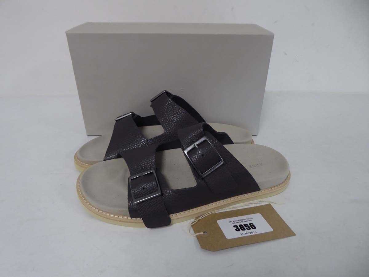 Lot Arne tumbled leather sandals in charcoal size...