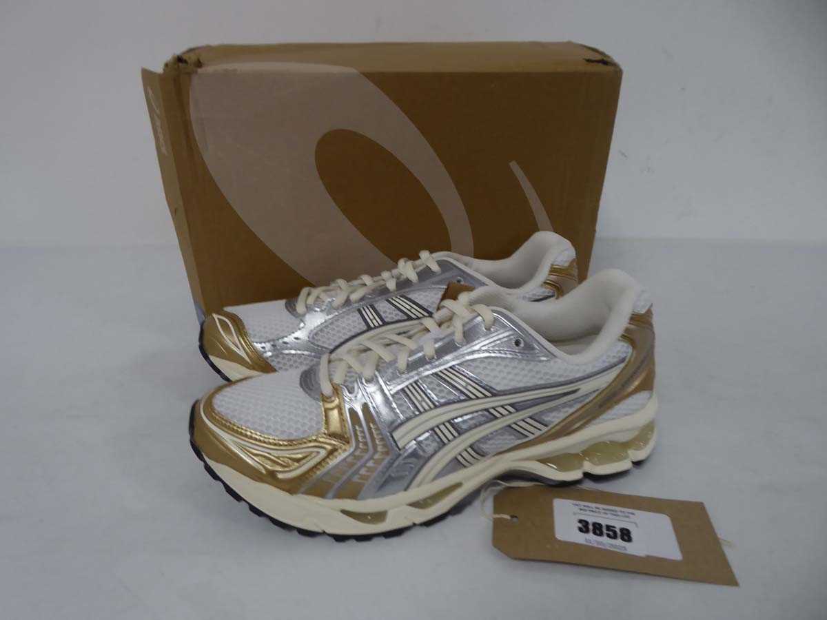 Lot Asics gel-kayano 14 trainers in white size UK7...