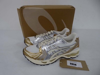 Lot Asics gel-kayano 14 trainers in white size UK7...