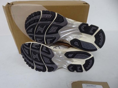 Lot Asics gel-kayano 14 trainers in white size UK7...