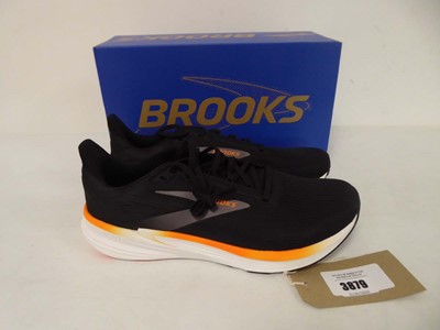 Lot Brooks revel 8 trainers in black size UK11.5 -...