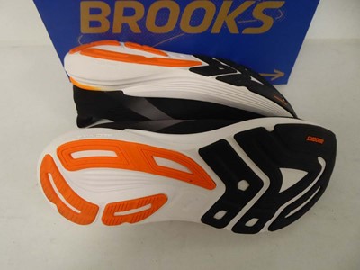 Lot Brooks revel 8 trainers in black size UK11.5 -...