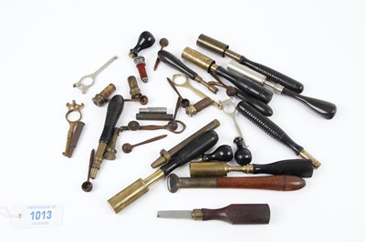Lot 1013 - Bag of shotgun tooling and accesories inc....