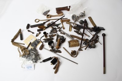 Lot 1014 - Bag of large qty of assorted cleaning brushes,...