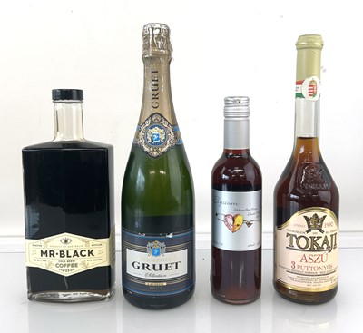 Lot 258 - 4 bottles, 1x 1990 Tokaj Kereskedohaz Tokaji...