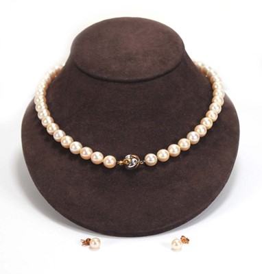 Lot 618 - A single strand cultured pearl neaklace with...