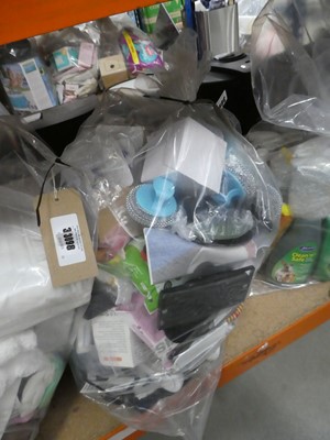 Lot 3097 - Large bag of assorted household items