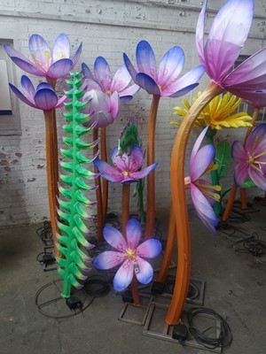 Lot 66 - 11 assorted silk style metal frame LED lit...
