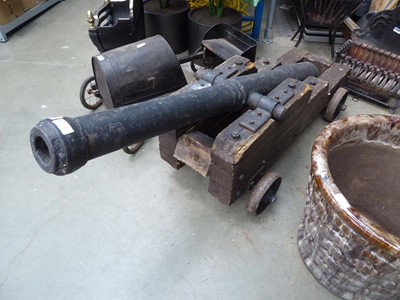 Lot 4210 - Heavy duty canon garden decorative ornament
