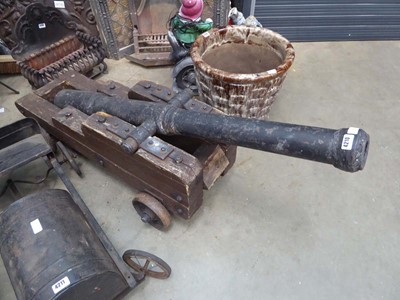 Lot 4210 - Heavy duty canon garden decorative ornament