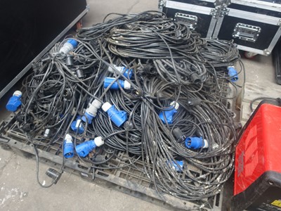 Lot 106 - Pallet of blue 16amp plug 50m lengths of...