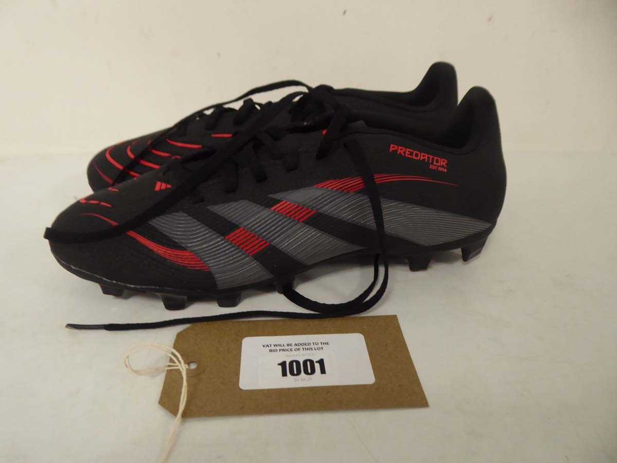 Lot 1001 - Adidas predator football boots in black / red...