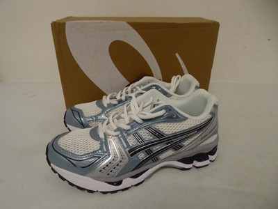 Lot 1014 - Asics gel-kayano 14 trainers in white size UK8....