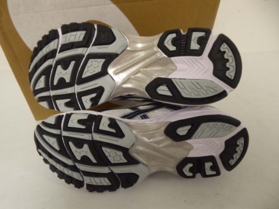 Lot 1014 - Asics gel-kayano 14 trainers in white size UK8....