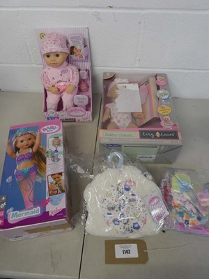 Lot Selection of dolls to include Baby Annabell,...