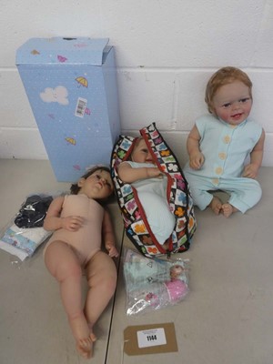 Lot x3 Reborn dolls (x1 boxed, x1 with bag, x1...