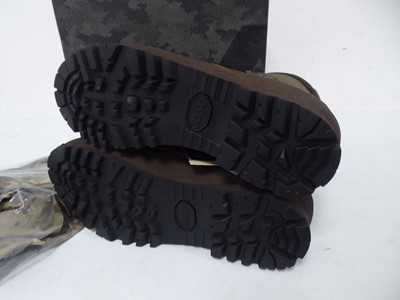 Lot 1038 - AKU Tactical combat hi boots size 8L - boxed