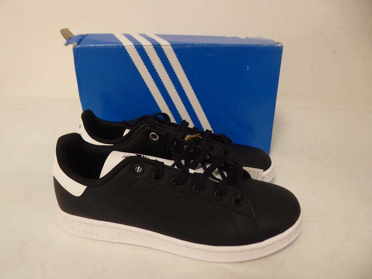 Lot 1043 - Adidas children's stan smith trainers in black...
