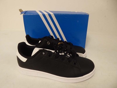 Lot 1043 - Adidas children's stan smith trainers in black...