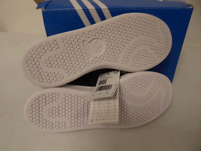 Lot 1043 - Adidas children's stan smith trainers in black...