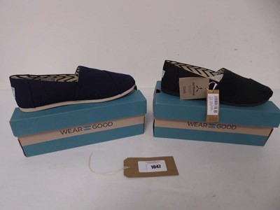 Lot 1047 - 2x Boxed pairs of Toms alpargata shoes both...