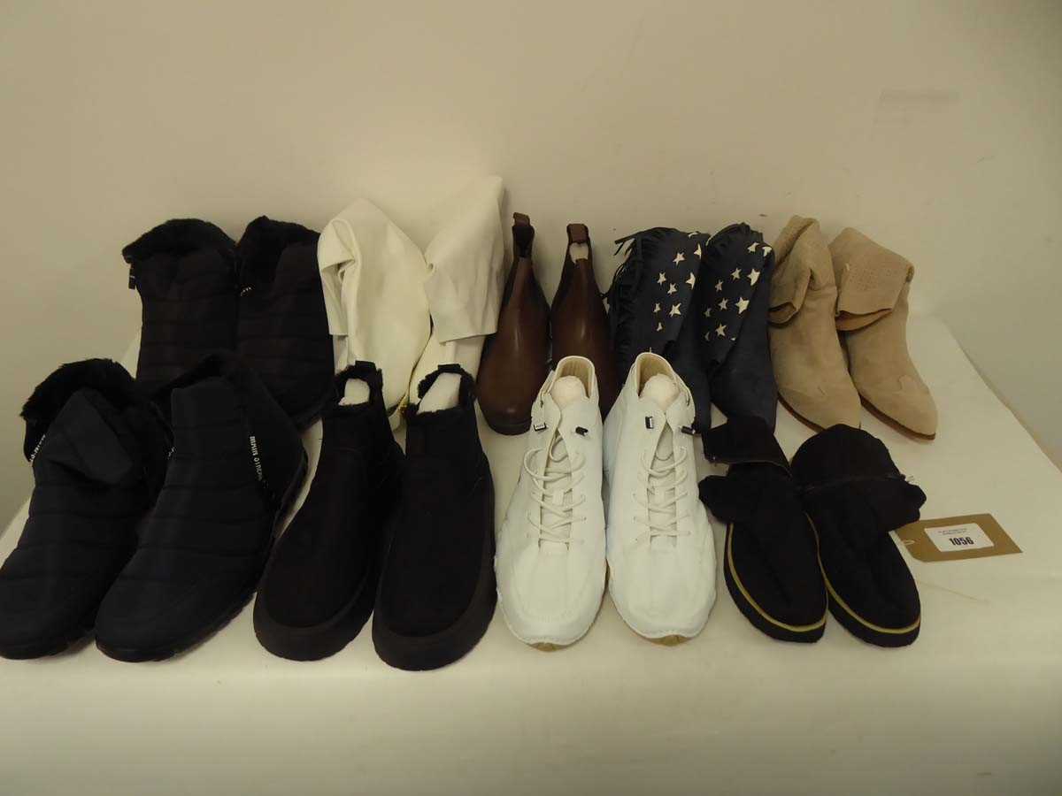 Lot 1056 - 9x Pairs of boots in various styles