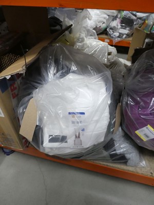 Lot 3146 - x25 mixed clothing items to include DKNY Jeans...