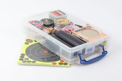 Lot 1070 - ammended description Tray of air weapon parts...