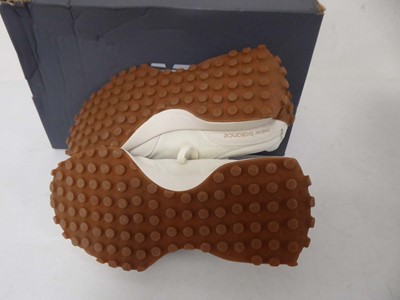 Lot 1064 - New Balance 327 trainers in white size UK4 -...