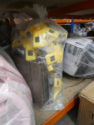 Lot 3021 - Pagoda solar lantern, click deck tiles weeder,...