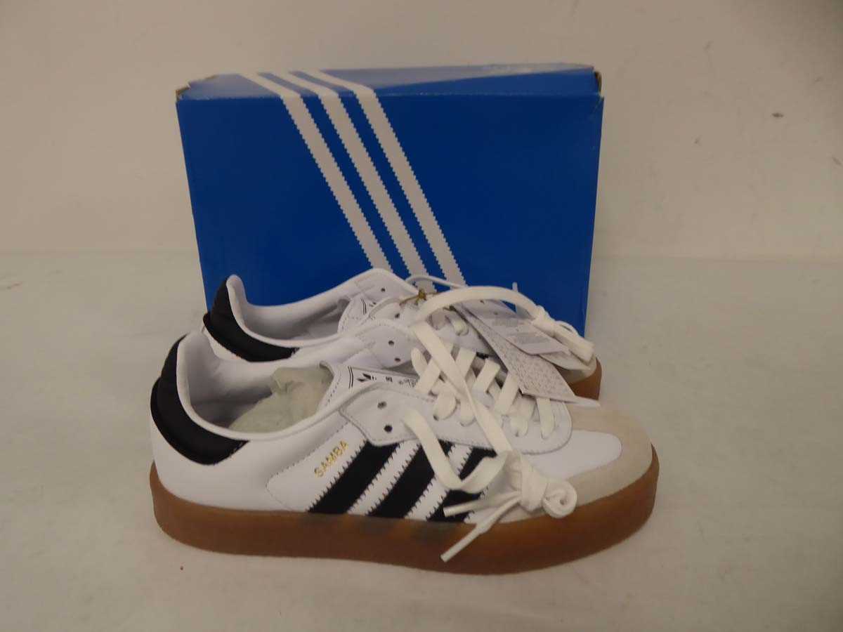 Lot 1066 - Adidas ambae trainers in white size UK5 - boxed