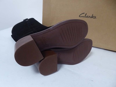 Lot 1069 - Clarks chamberly up boots in black size UK3 -...