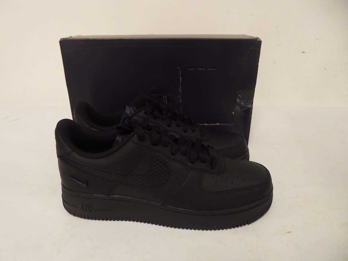 Lot 1070 - Nike air force 1 '07 LV8 trainers in black...