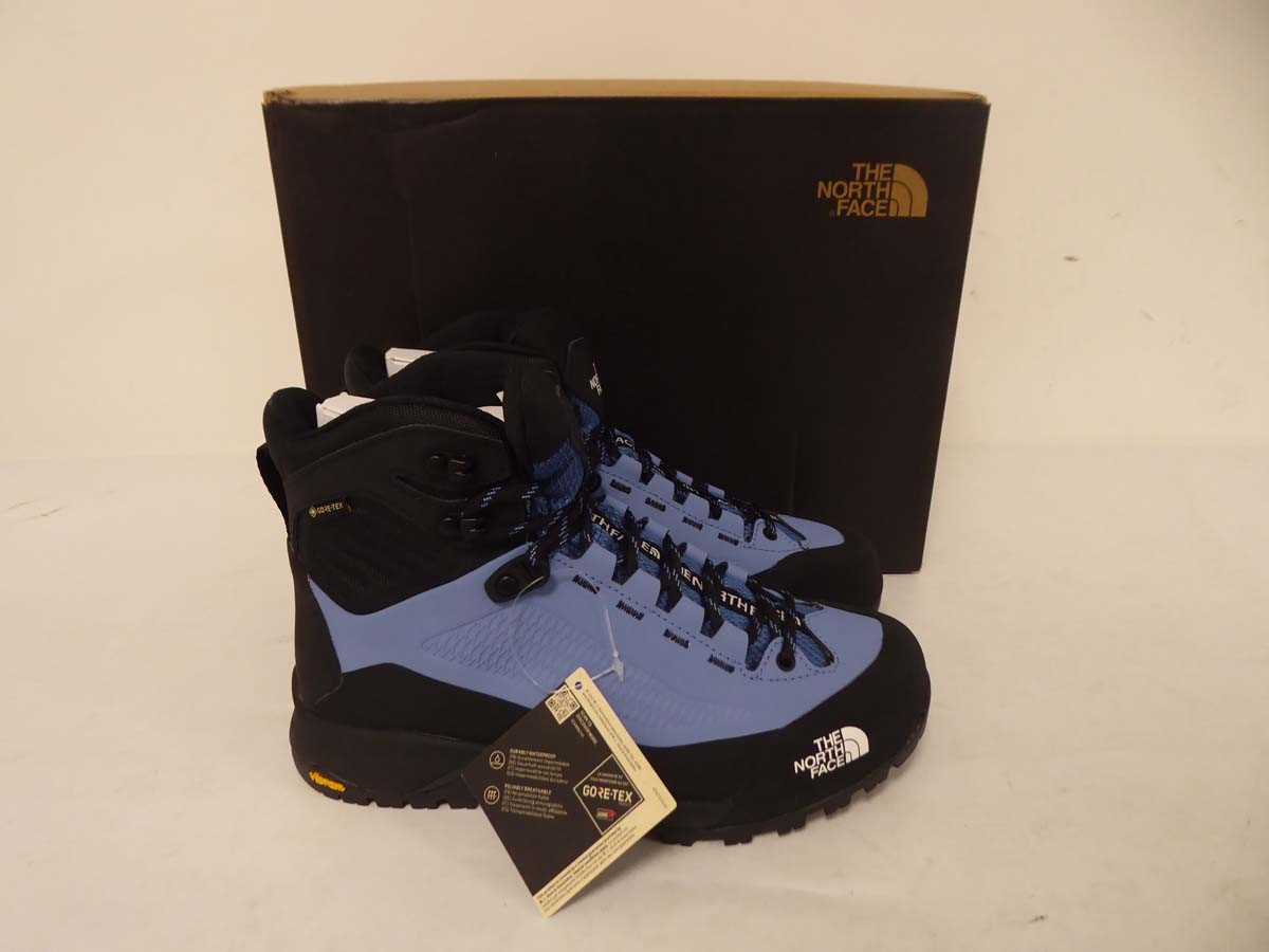 Lot 1072 - The North Face verto alpine mid gore-tex boots...
