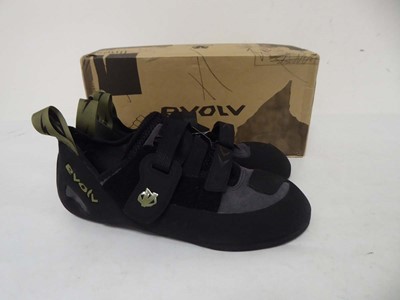 Lot 1078 - Evolv kronos cycling shoes in black size UK12 -...