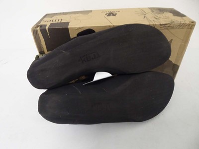 Lot 1078 - Evolv kronos cycling shoes in black size UK12 -...