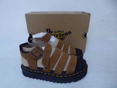 Lot 1079 - Dr Martens blaire dessert brown sandals size...