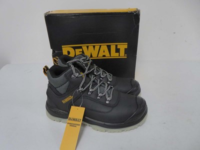 Lot 1081 - DeWalt steel toe safety boots in black size...