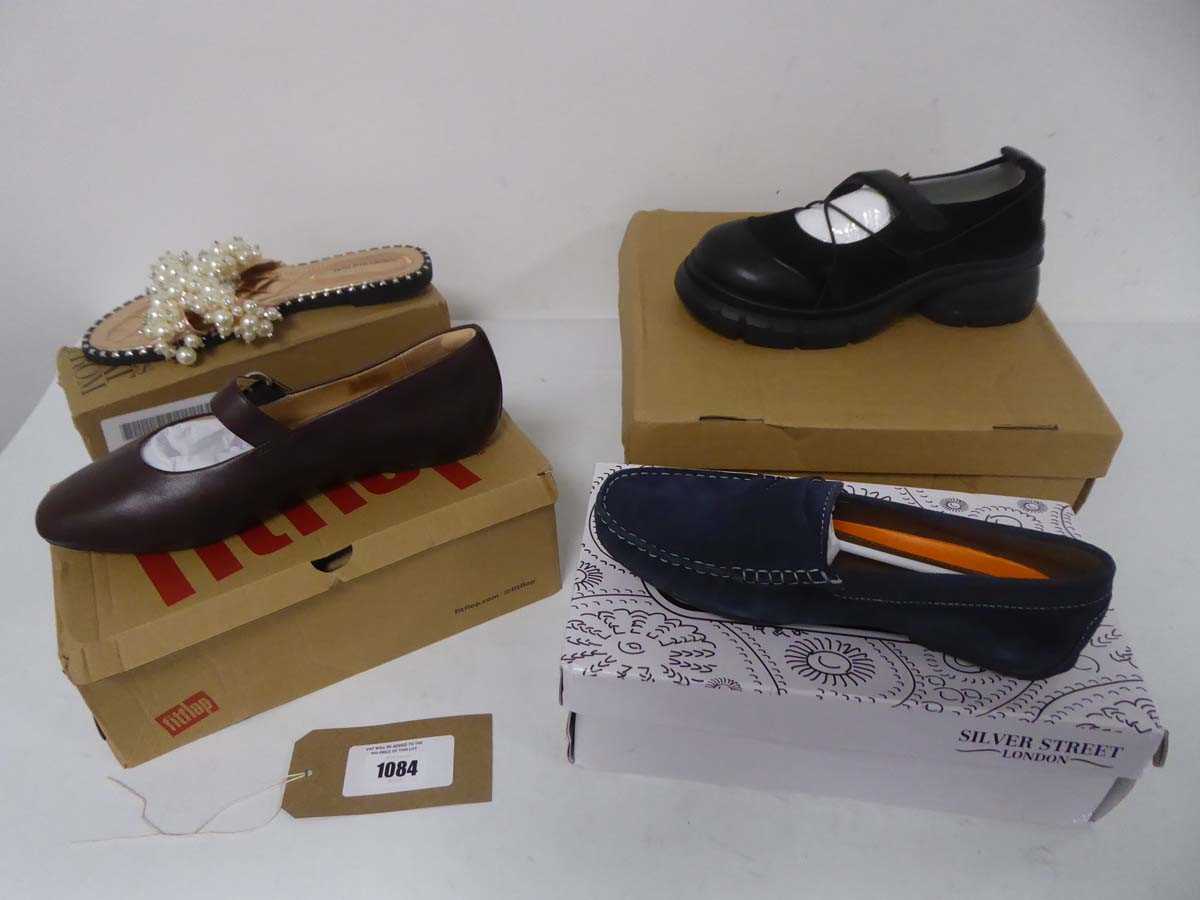 Lot 1084 - 4x boxed pairs of shoes to include Where's...