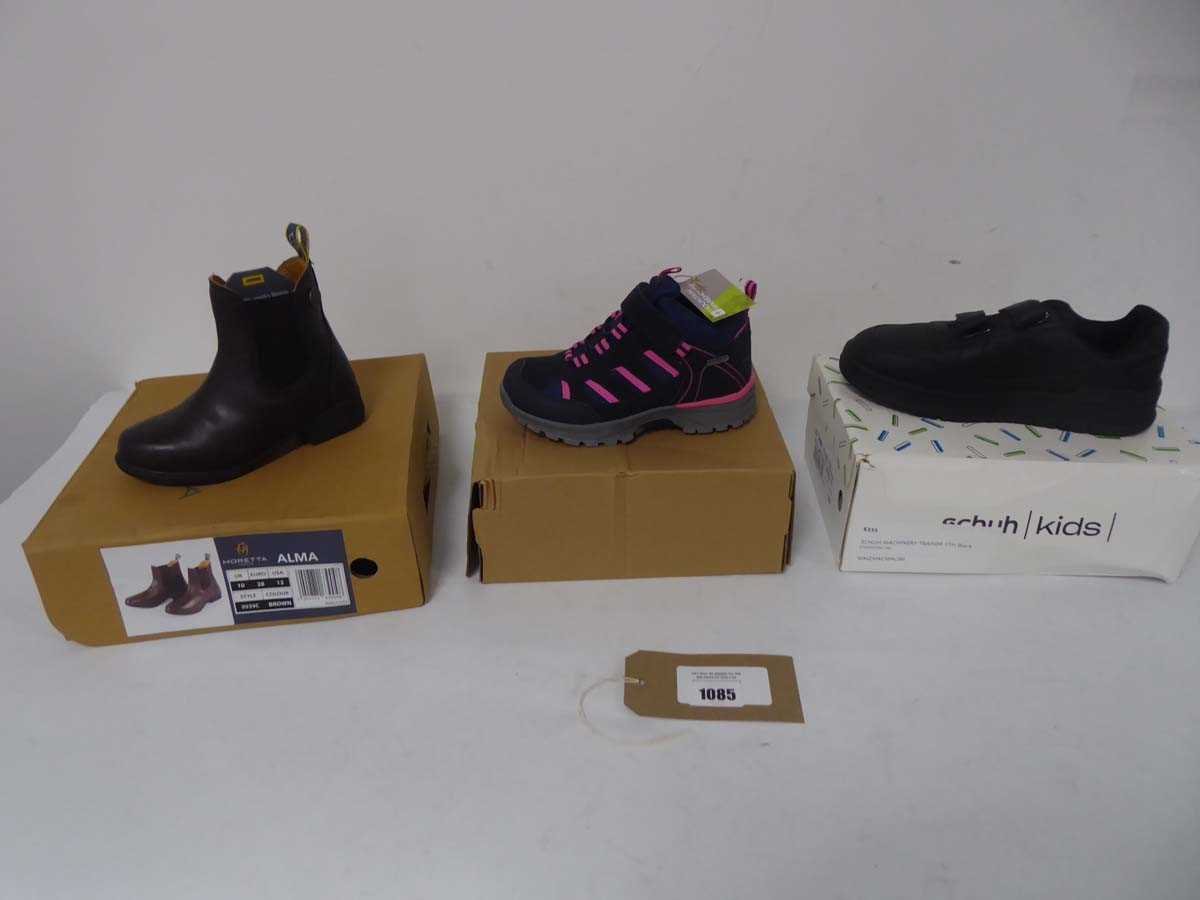 Lot 1085 - 3x Boxed pairs of children's shoes to include...