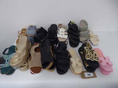Lot 1089 - 16x Pairs of sandals in various styles to...