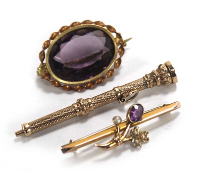 Lot 647 - An early 20th century 15ct yellow gold bar...