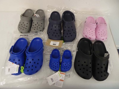 Lot 1092 - 6x Pairs of Crocs in various styles