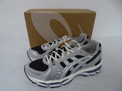 Lot 1095 - Asics gel-kayano 12.1 trainers in peat / cream...