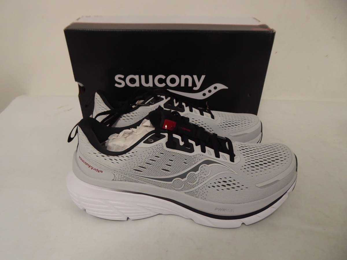 Lot 1097 - Saucony guide 18 trainers in cloud size UK10 -...