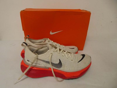 Lot 1904 - Nike zoomx invincible run trainers in phantom...