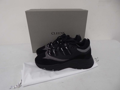 Lot 1909 - Cleens aero runner trainers in onyx size UK7 -...