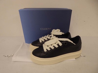 Lot 1912 - Cleens ace trainers in noir size UK9 - boxed