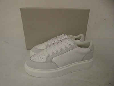 Lot 1914 - Arne court trainer 2.0 in white size UK7.5 -...